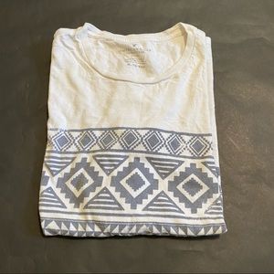 American eagle white and black t shirt XL